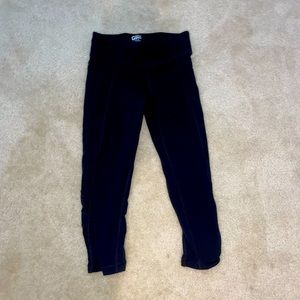Athleta girls medium cropped black leggings